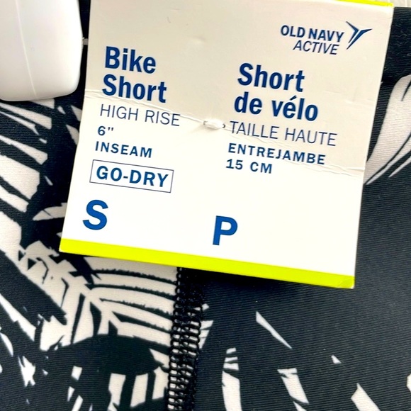 Old Navy Black and White Bike Shorts with Tropical Print 6” Inseam Size S - Picture 3 of 5